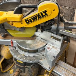 DW718 12” Compound Sliding Miter Saw With Stand