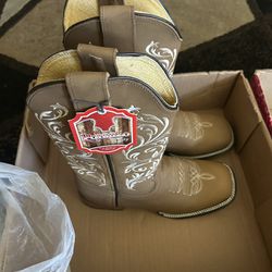 Brand New Boots Size 7 Women’s 