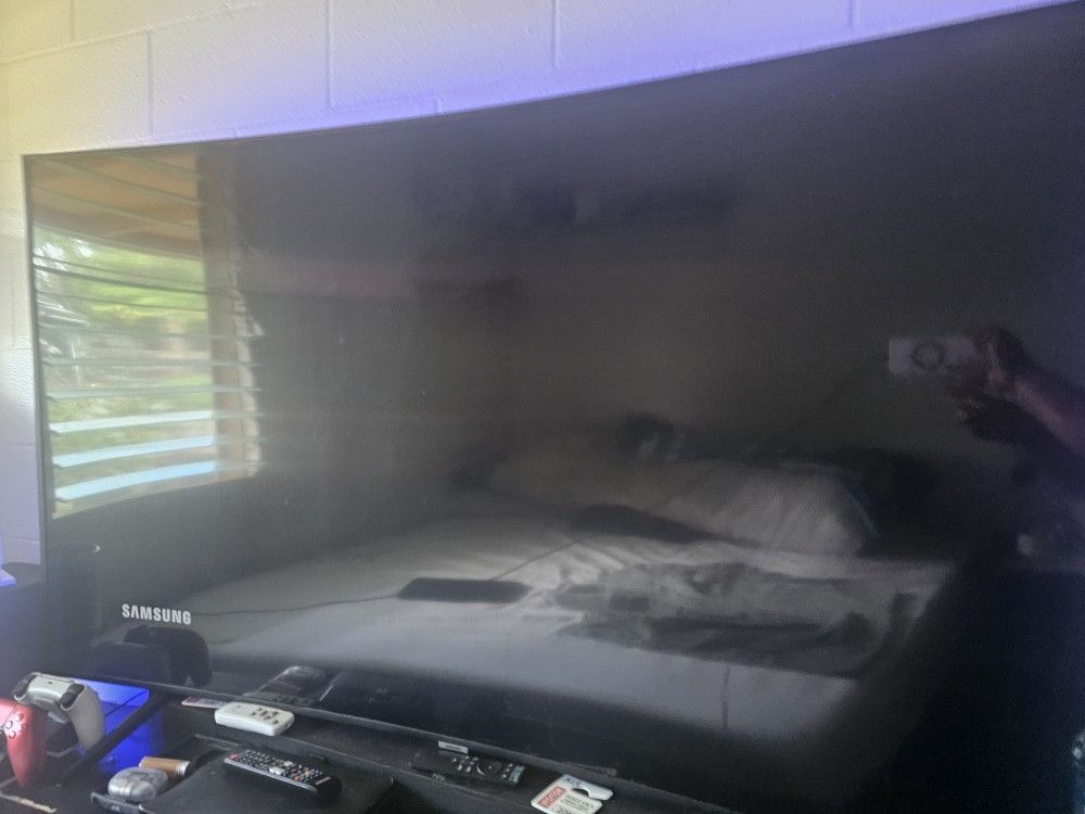 Curve 65in TV