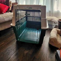 Dog Cage. Like New Condition 