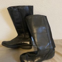 Women’s Keen Black Leather Riding Boots. Size 7.5. Located in North Park 92104. 