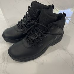Timberland waterproof MID boots all black size : 10 men (NEVER WORN)