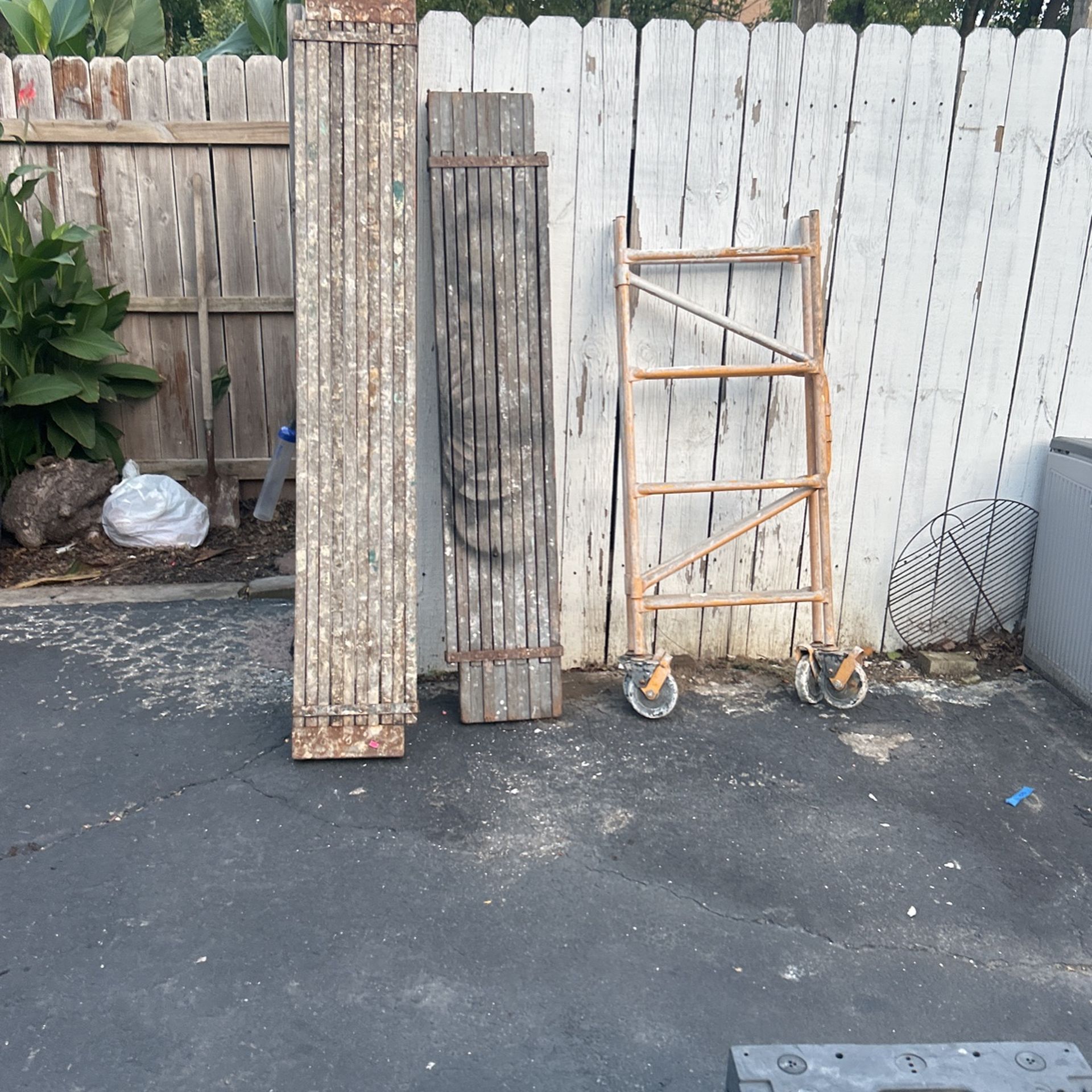 Scaffolding And Expanding Planks On Casters