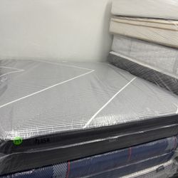 KING SIZE SIMMONS BEAUTYREST BLACK HYBRID (PLUSH) MATTRESS & BOX SPRINGS BED SET