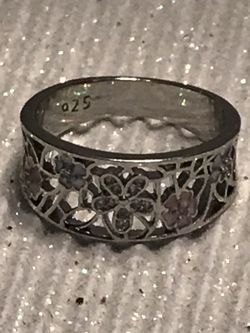 Silver floral laser cut ring size 9