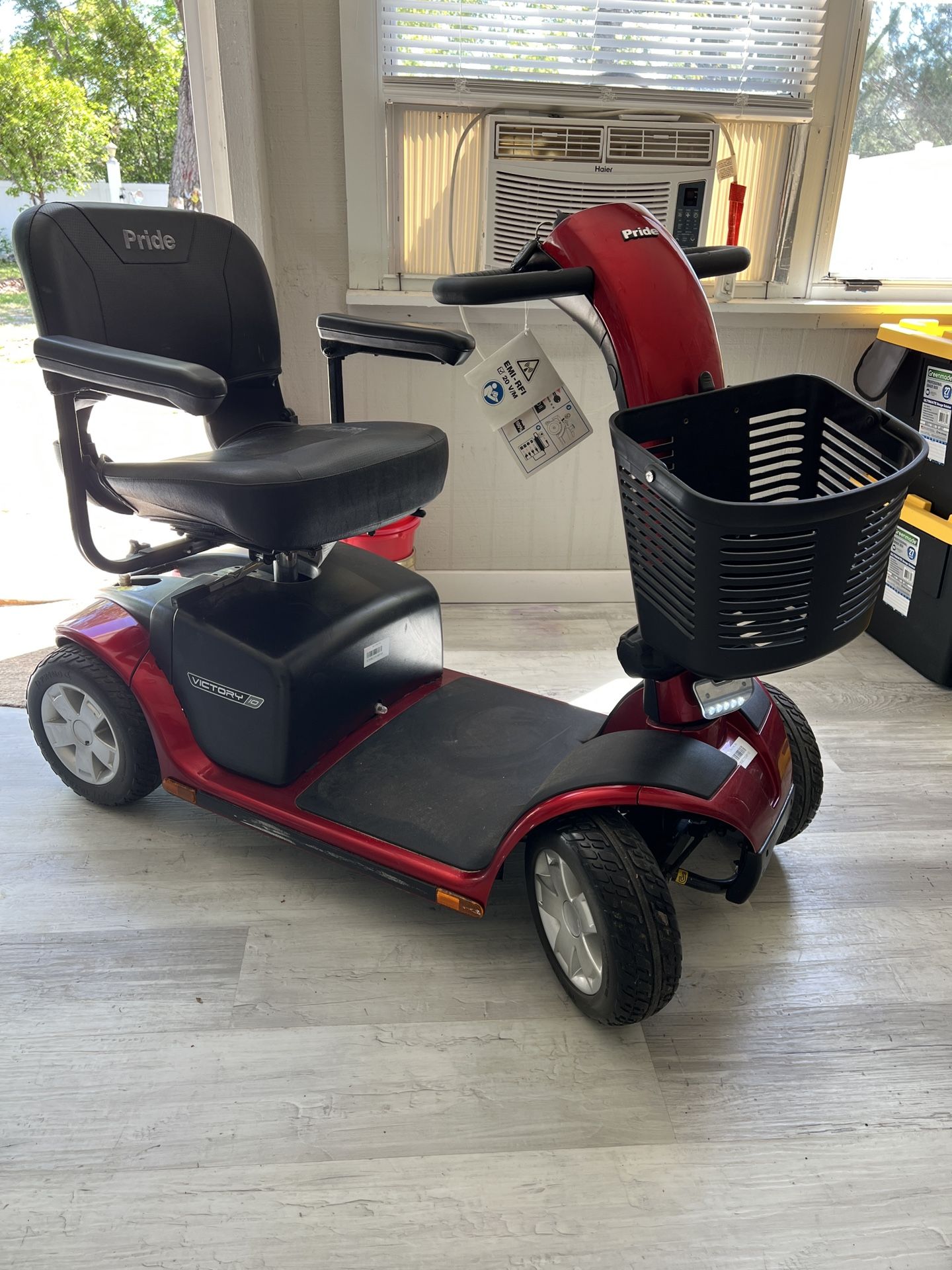LIKE NEW ELECTRIC SCOOTER!!!