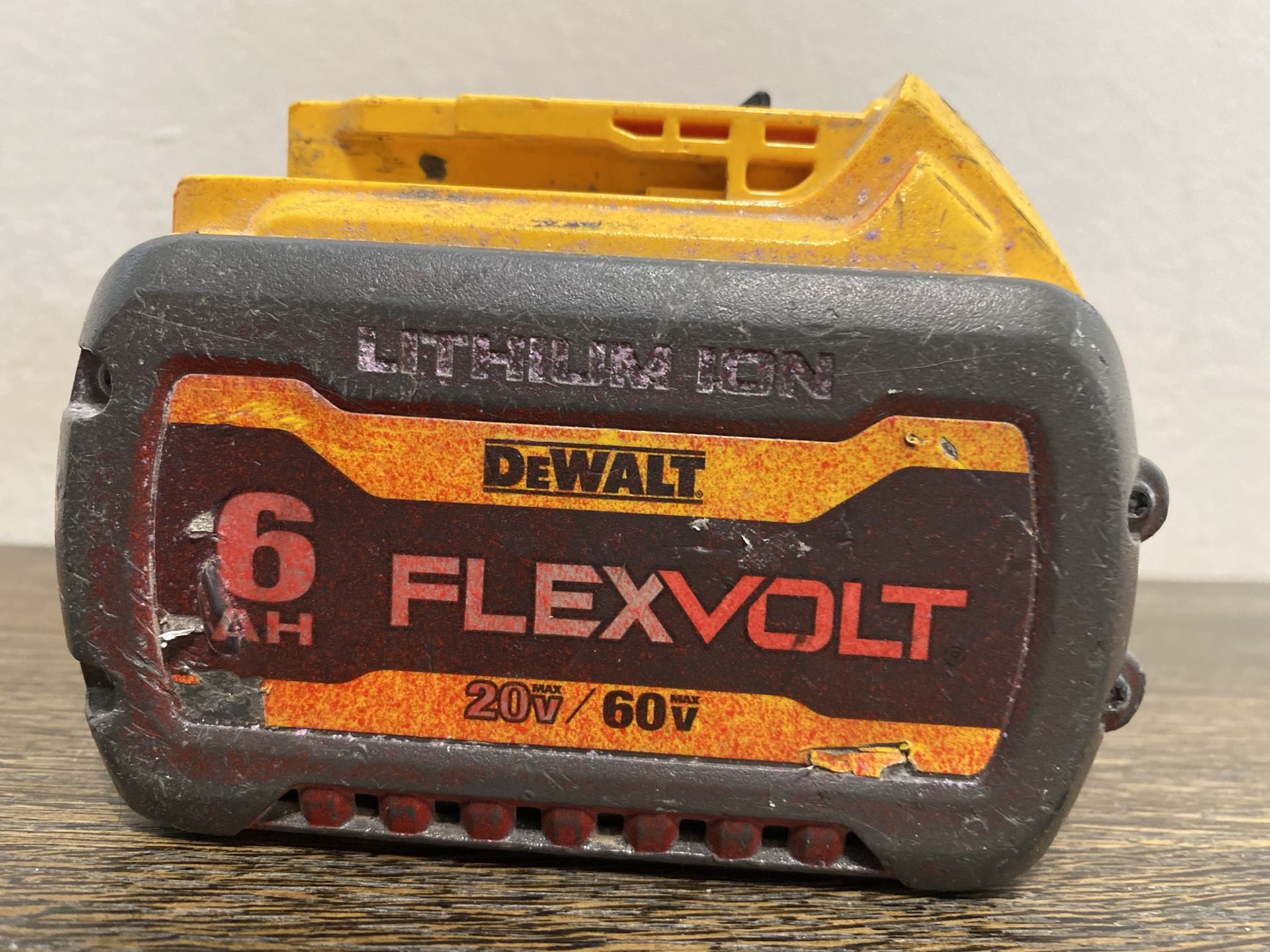 Dewalt DCB606 FLEXVOLT 20V/60V MAX Lithium-Ion 6.0Ah Battery Pack Used Works