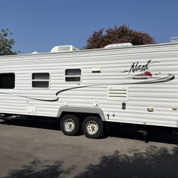Northwood Nash Nice Trailer 26FT With Private Bedroom Queen Bed 