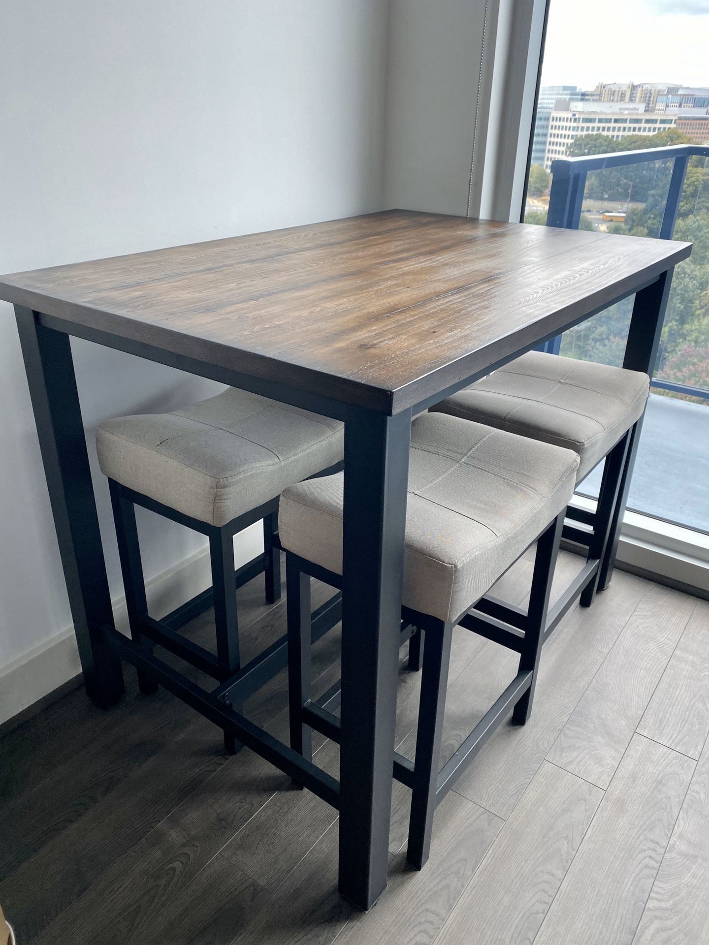 Excellent modern wooden high table with 4 high chair. Must go today!