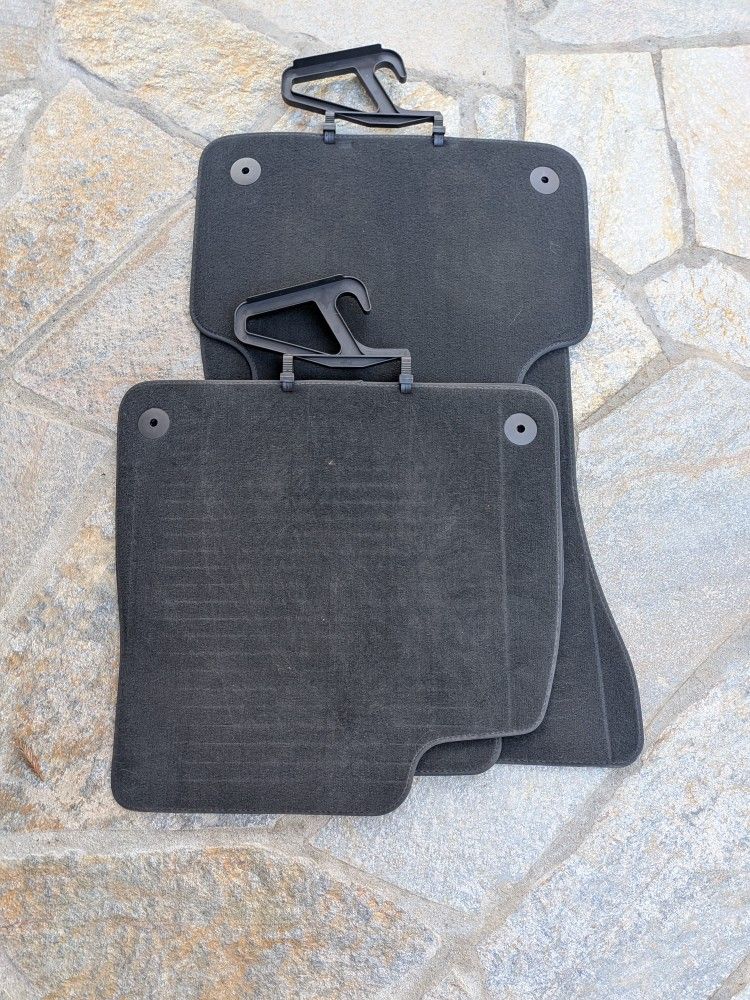 Audi Q7 2018 Floor Mats, Set Of 4, Black, Used, Excellent Condition