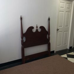 Twin size headboard - can DELIVER almost anywhere for $20 extra - please see all photos and read everything 🙂