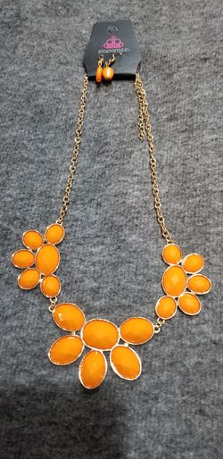 Paparazzi necklace and earrings