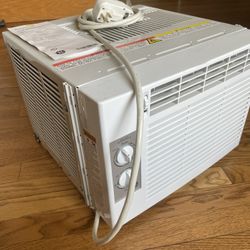 GE AELO5LX 5,000 btu 115-volt Electronic Room Window Air Conditioner