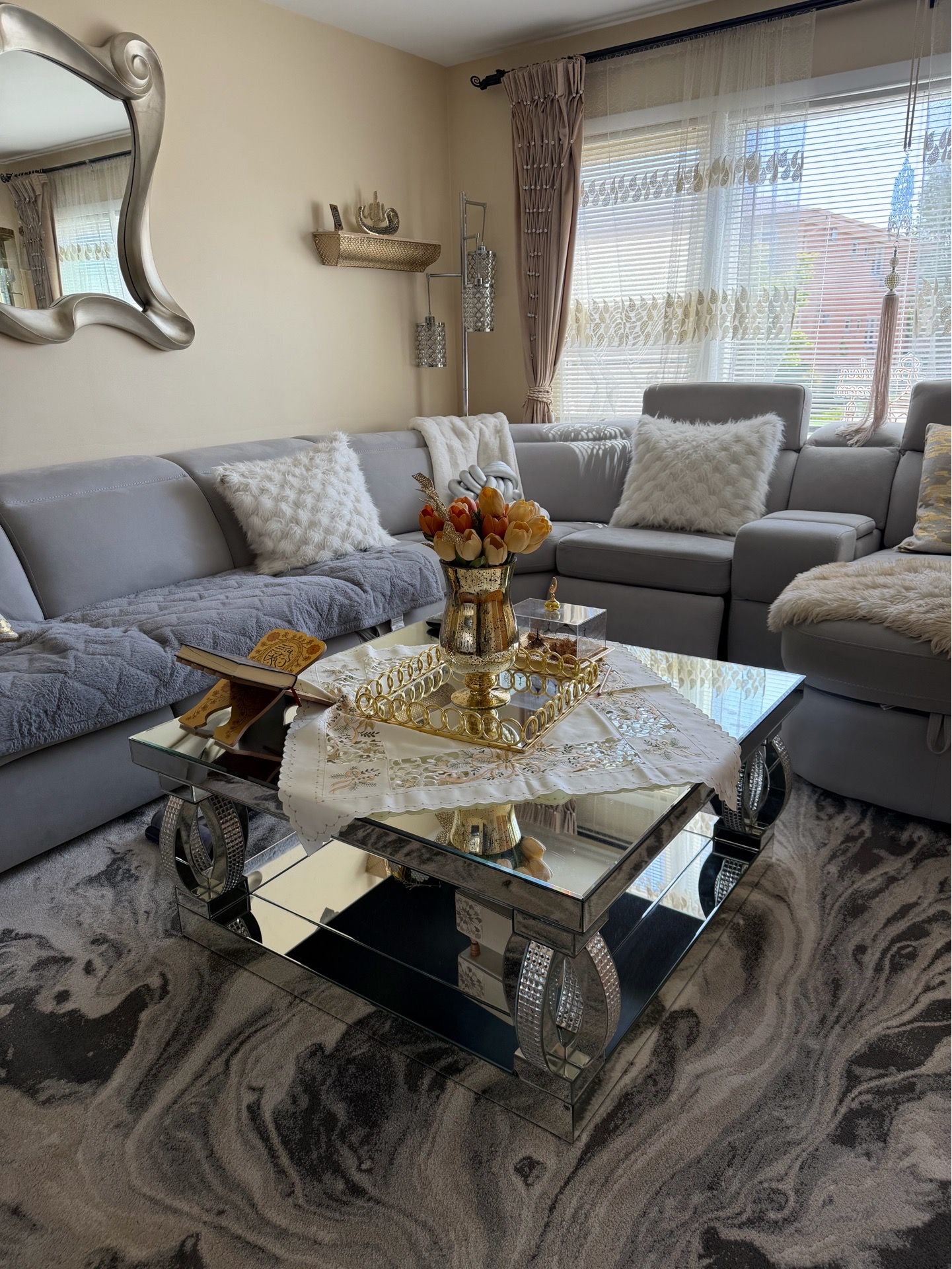 Set coffee table and console table
