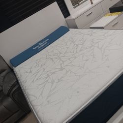 *Fall Sale Event*---Renaissance Stunning White Queen/King Bed And Dresser/Mirror Sets---Starting At $699---Delivery And Financing 👍 