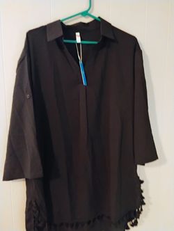 Yincro Black Tassel Hem V-Neck Tunic - Size Large (NWT)