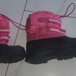 Girls Size 7 Rain/snow Boots 