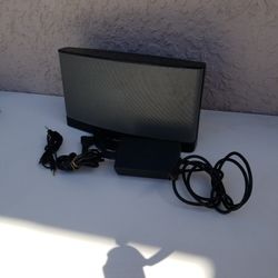 BOSE SPEAKER  WITH CHARGER INCLUDED  AND AUX..CABLE..