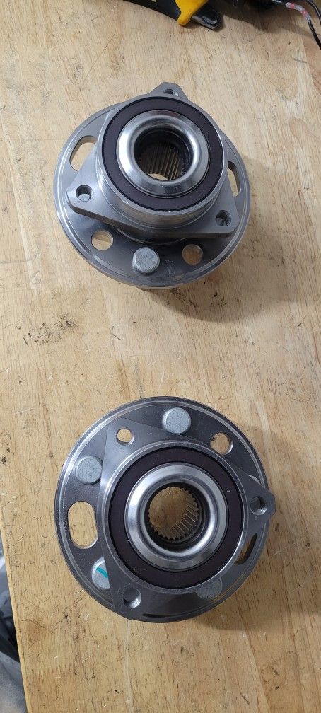 2014---2017 Chevy Impala, Malibu, Equinox Front Wheel Hubs
