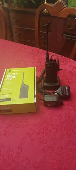 Motorola RDU4100 RDX Series on -site 2 way Radio W/Remote Mic