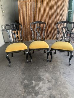 3 Sillas rústicas tapiceria nueva casi nuevas