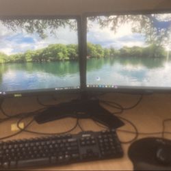 2 Monitors with holding base