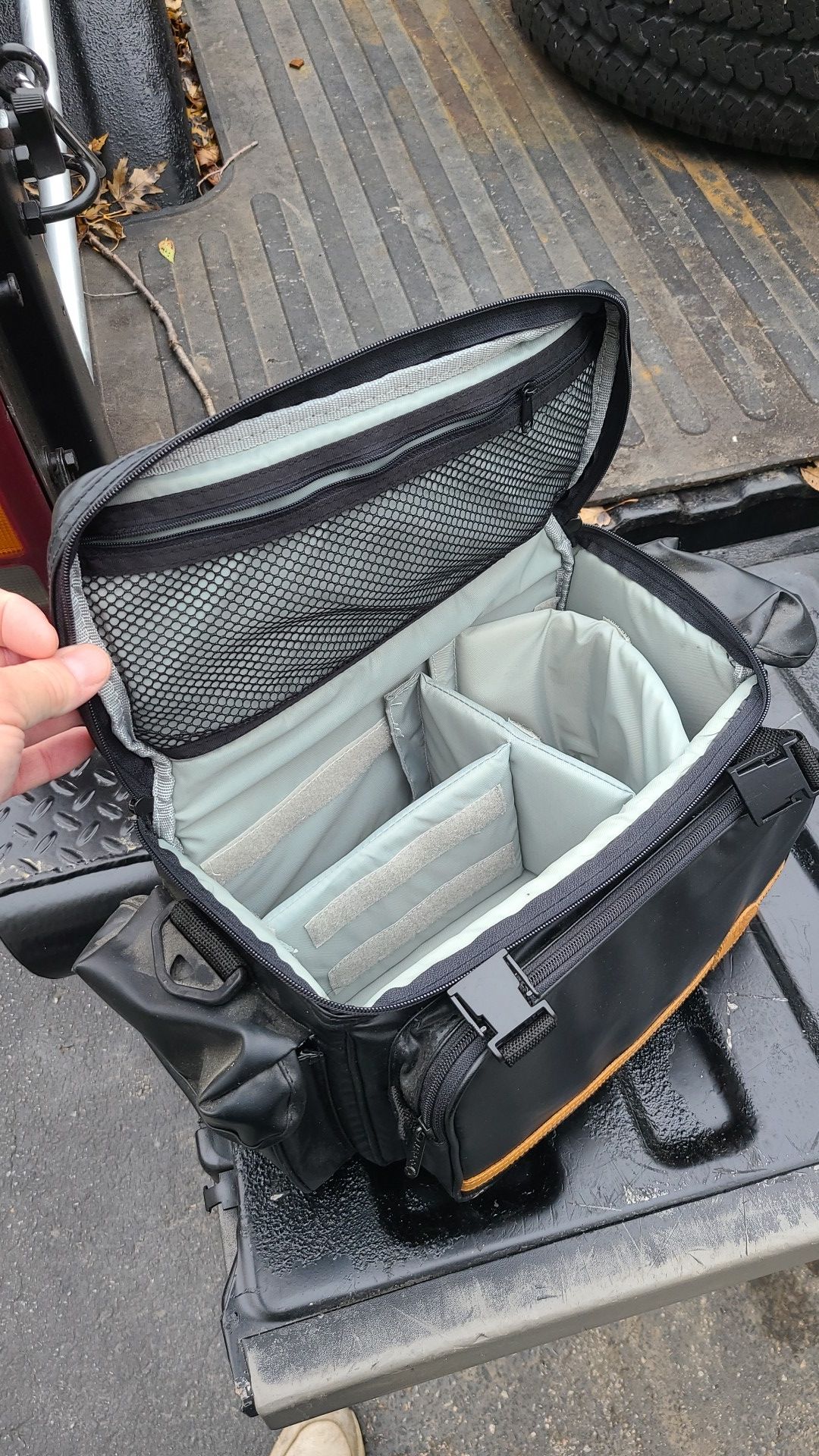 Slr camera bag. MOHAWK BRAND. Excellent condition. Available until Oct 23rd.