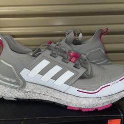 NEW adidas UltraBOOST 10 Women’s 8.5 Men’s