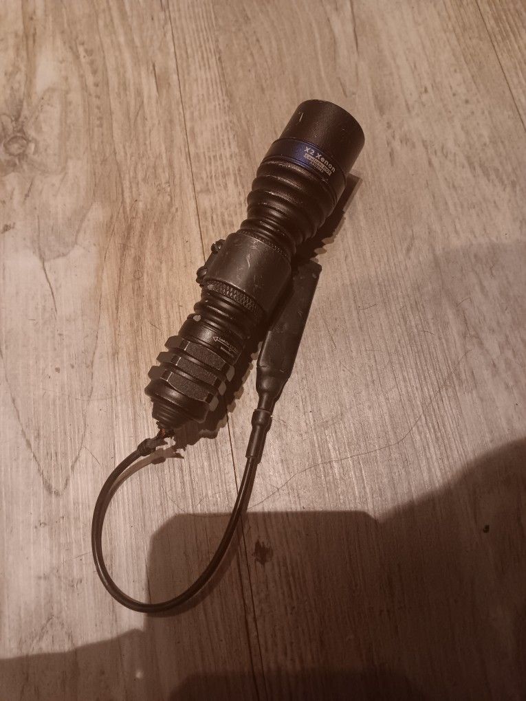 PENTAGON LIGHT XENON FLASHLIGHT USA MADE X2 WITH RIFLE MOUNT