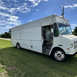2000 Ford International 7.3 Step Van 28ft