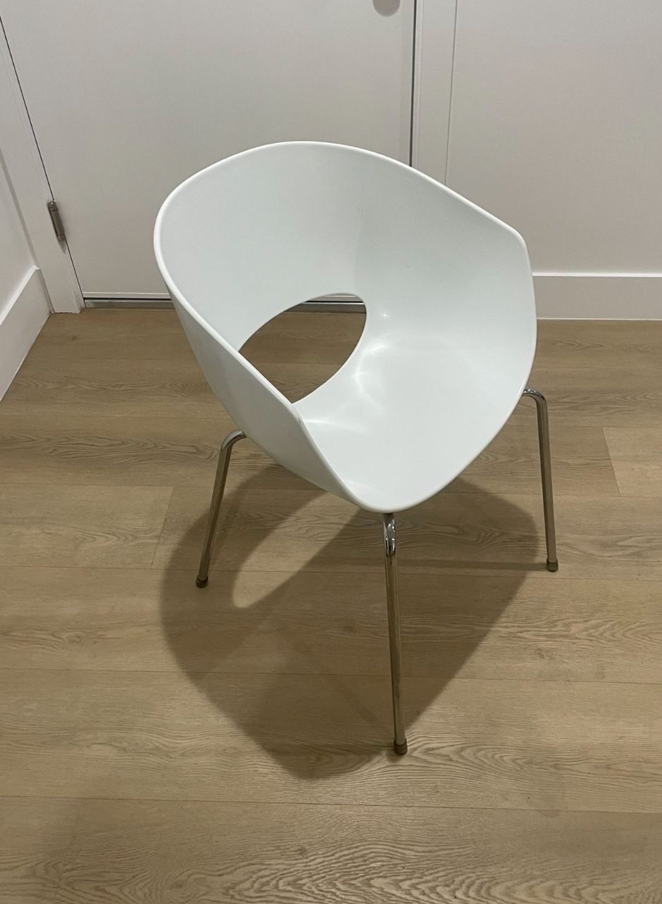 CB2 White Orbit Chair Excellent Condition for Sale in Marina Del Rey CA OfferUp
