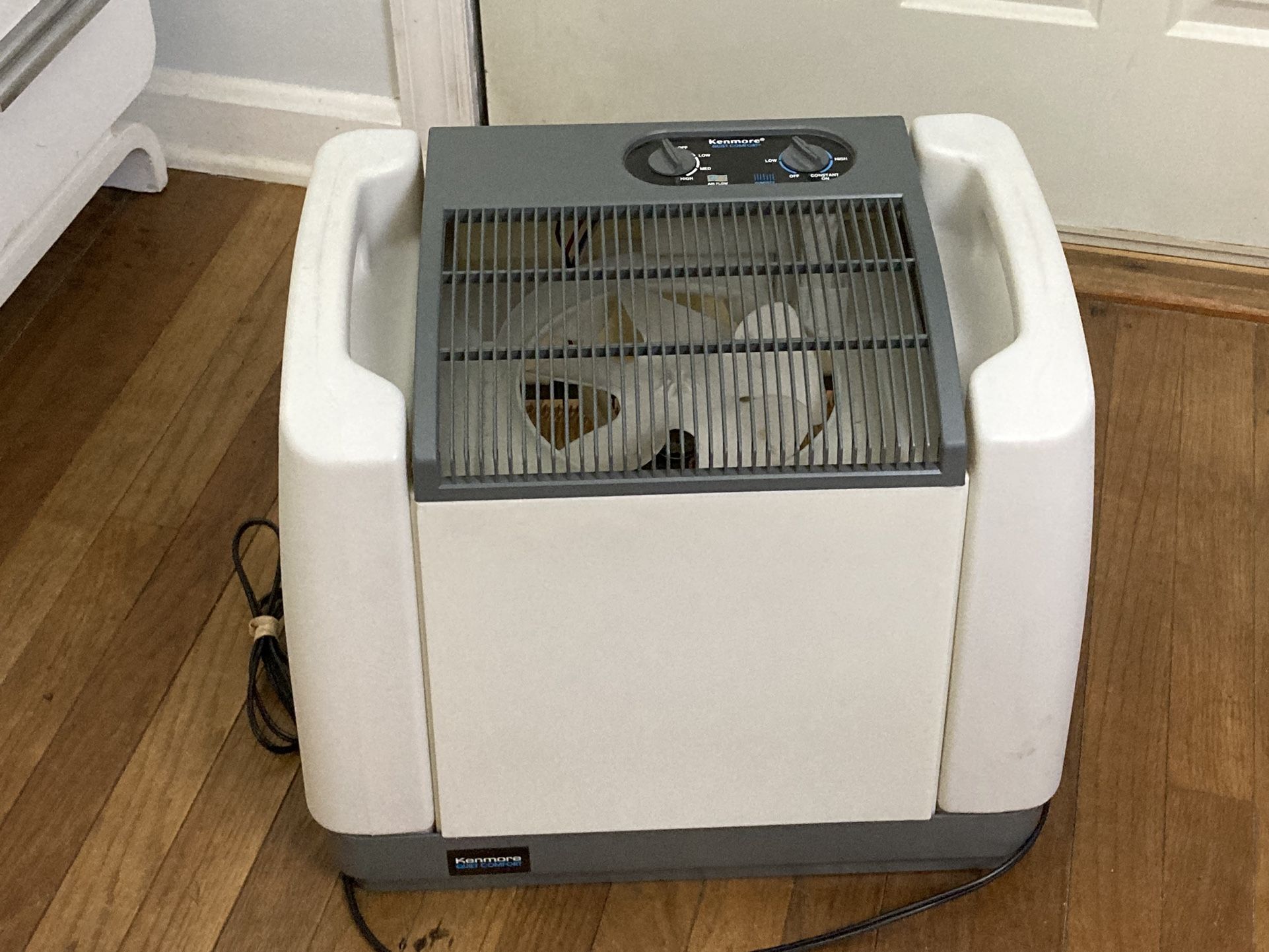 Kenmore Quiet Comfort Humidifier 6 Gallon for Sale in Roaring Bk Tp, PA