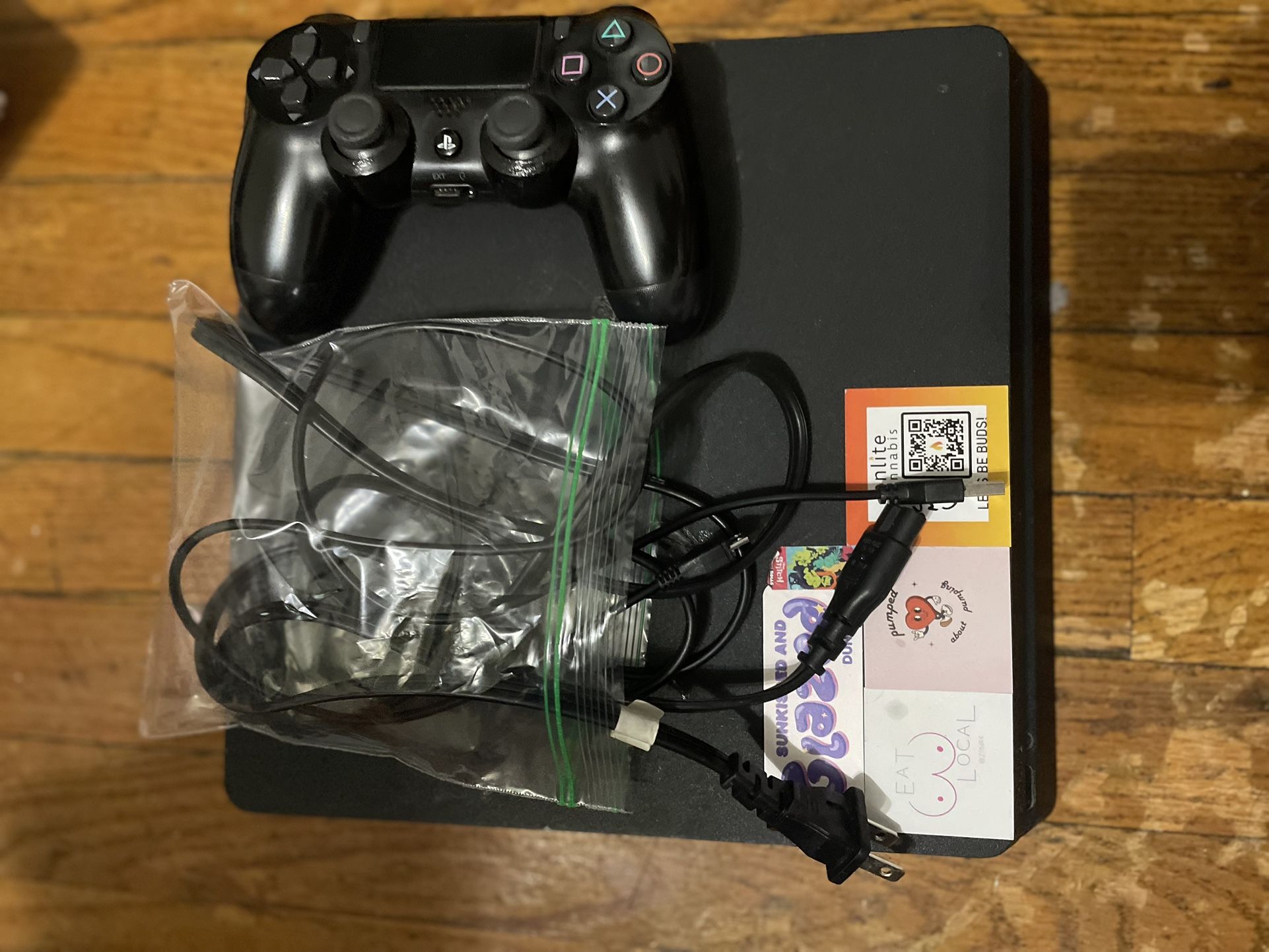 PS4 Slim 
