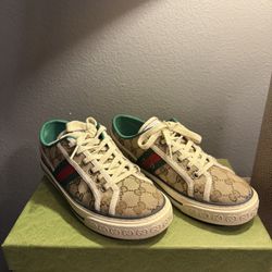 Authentic Gucci GG Tennis Shoes Model 1977. 