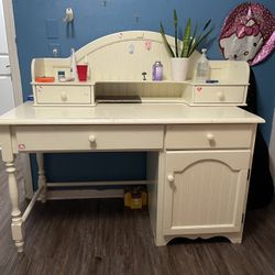 desk / vanity 