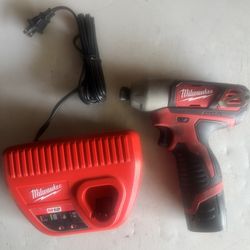 Milwaukee M12 Impact