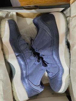 Jordan 11 low Blue moon size 8.5Y