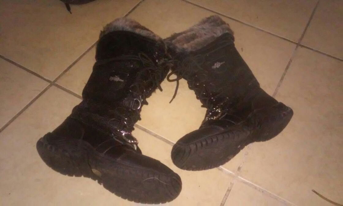 AppleBottom fur boots