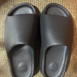 Adidas Black Yeezy Slides (Size 5) 