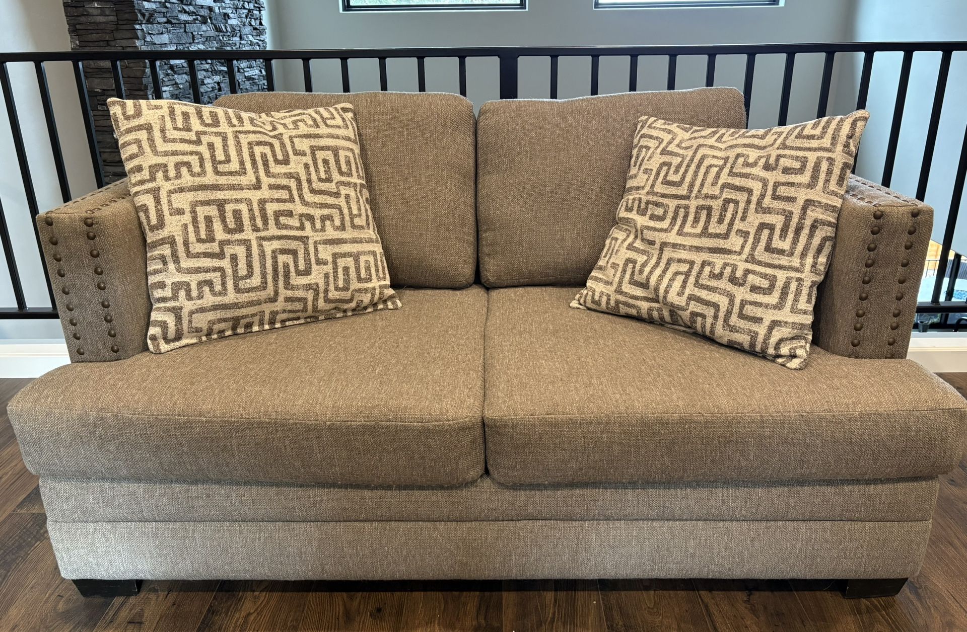 Loveseat Couch w/ Matching Accent Pillows