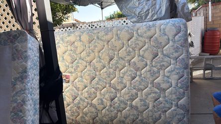 Sealy postturepedic set