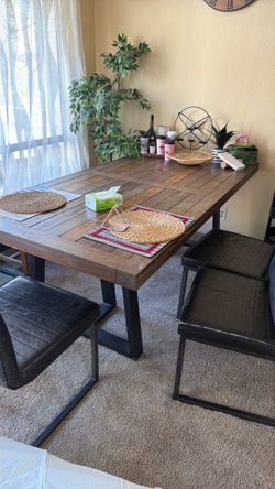 Urban Home Dinning Table