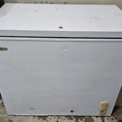 Chest Freezer *WIFE WANTS IT GONE. PRICE SIGNIFICANTLY DROPPED!