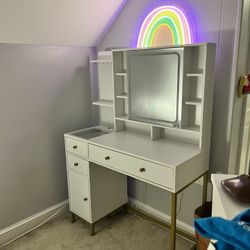 Vanity (lights turn on but flash constantly)