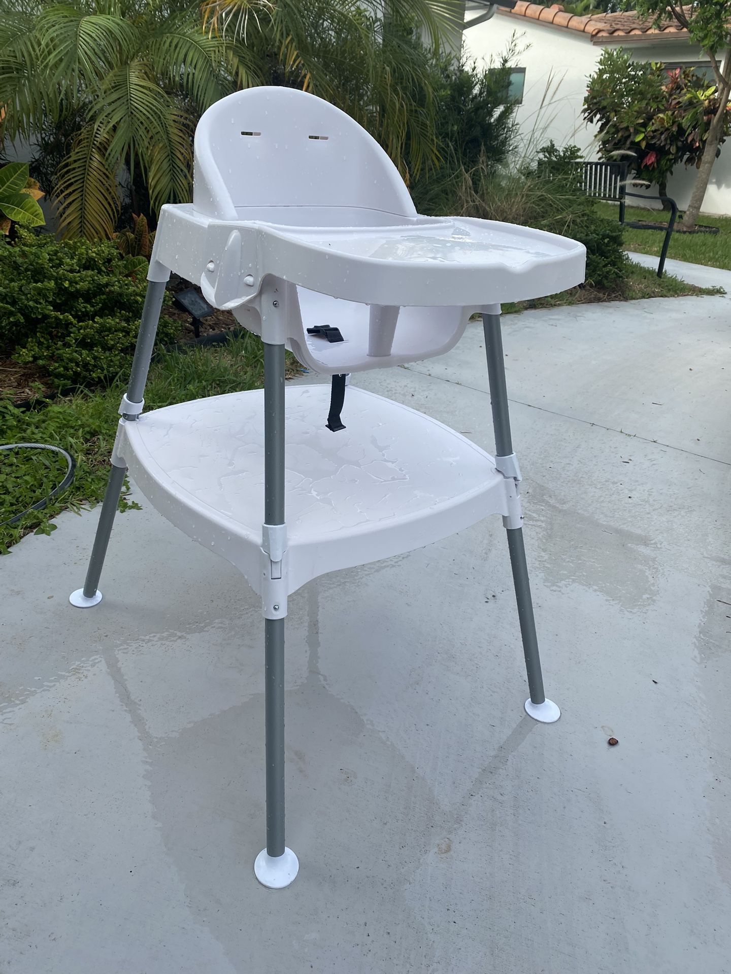 Convertible High Chair / Toddler Table