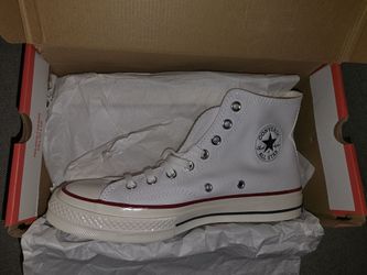 Brand New CHUCK TAYLORS CLEAN SIZE 8 MENS 10WMN