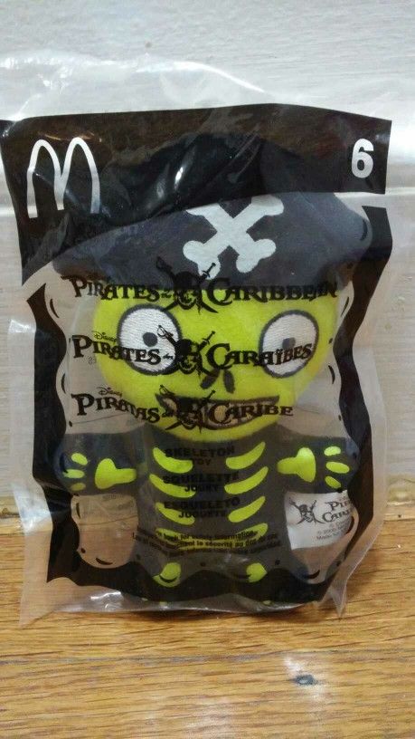 Pirates Of The Caribbean Skeleton Toy #6 2006 McDonald's Happy Meal Sealed. Message me anytime if interested will send more pictures or videos thank y
