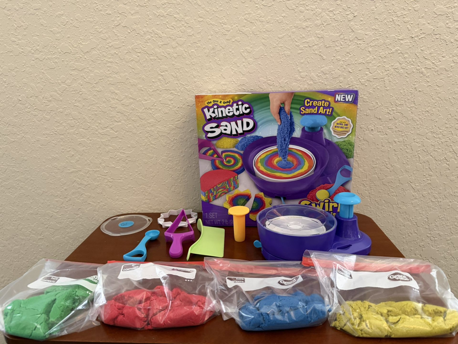 Kinetic Sand Swirl N’ Surprise