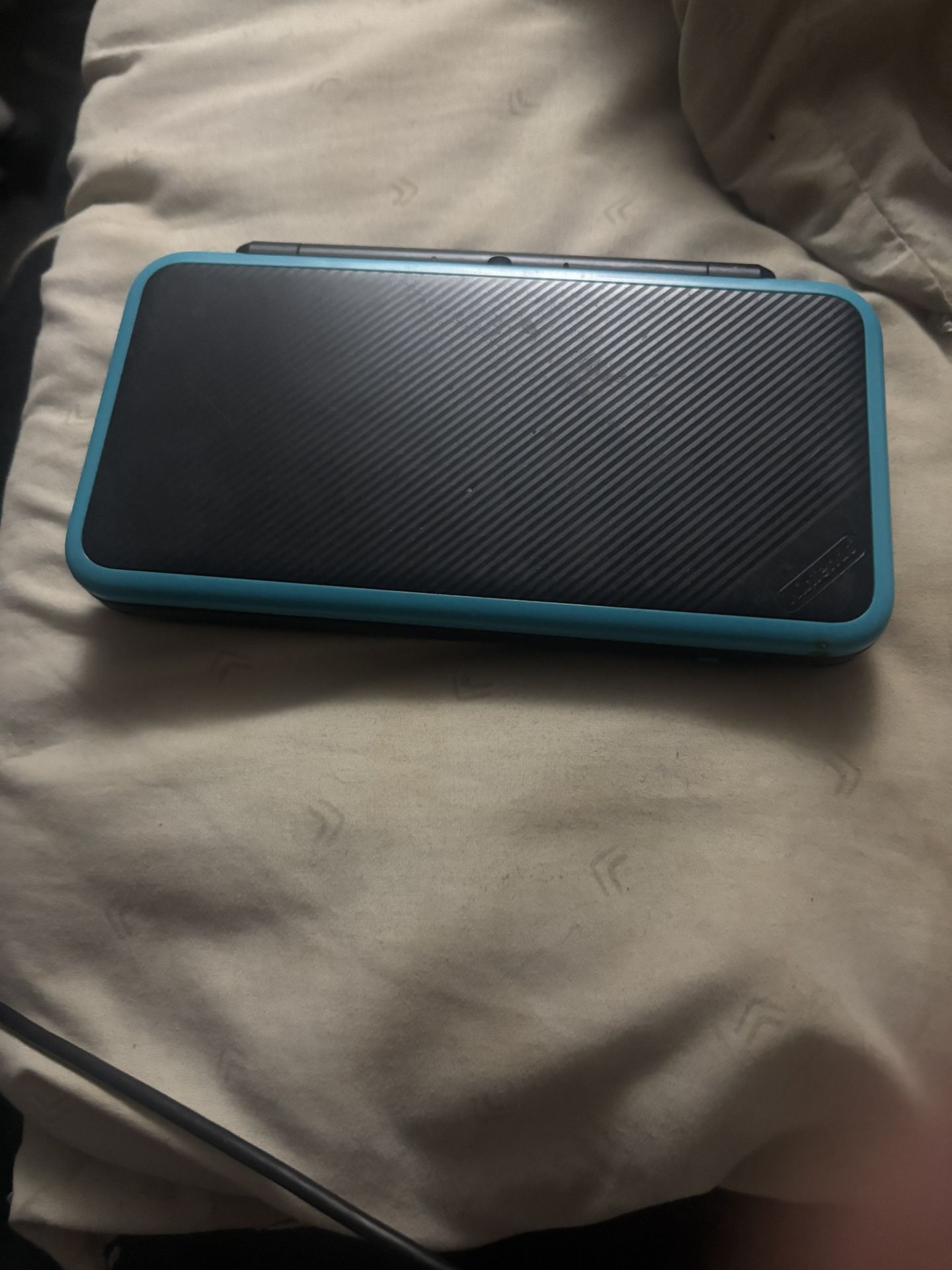 2ds Xl And Pokémon Ultra Moon And Charger