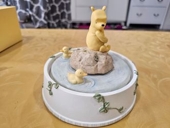 Like new Classic Michel & Company Disney Winnie the Pooh turning music box-read description. P